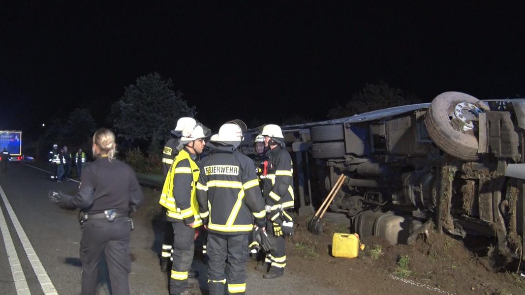 2019-10-24 13225 B70 Lingen Unfall 2 LKW 1 (NWM-TV) - NordNews.de