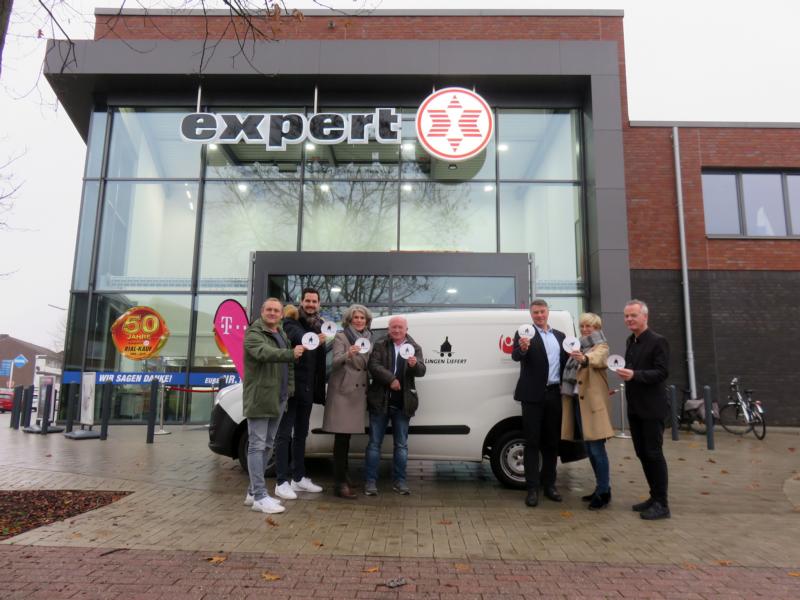 Hoffen auf viele interessierte Kunden: (v. li.) Andreas van Lengerich, Astrid Siepenkort, Richard-Albert Bröskamp, Dirk Iserlohe, Stefanie Neuhaus-Richter, Jan Koormann und Wilhelm Deeters. Es fehlt Dirk Wegmann vom Schuhhaus Wegmann. Foto: Stadt Lingen