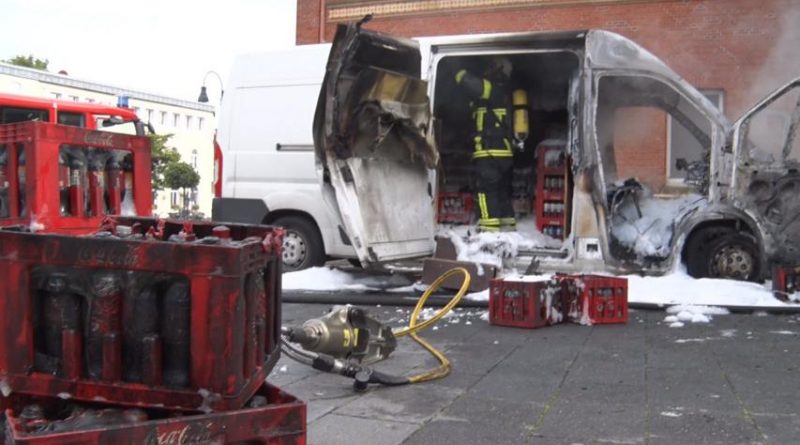 Transporter brennt am Lingener Bahnhof - Foto: NordNews.de Übersicht Übersicht 1