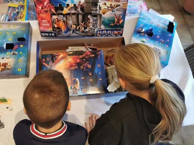 Funkelnde Kinderaugen bei der Testung vom Playmobil Adventskalender - Foto: NordNews.de