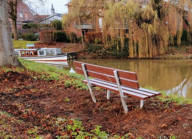 Auch am Verbindungskanal wurden neue Sitzbänke aufgestellt. Foto: Stadt Nordhorn