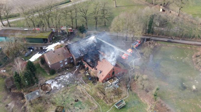 Geeste - Scheune in der Emstalstraße in Brand geraten - Foto: NordNews.de