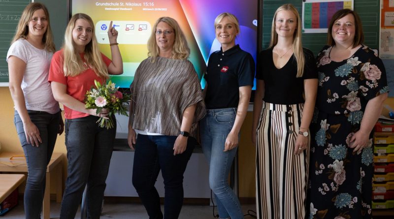 Eva Gerling, 2. Von links, und ihre Kolleginnen an der St. Nikolaus Grundschule, Herzlake. Foto: ViewSonic.