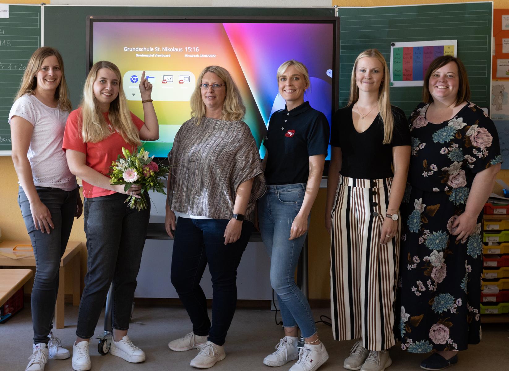 Eva Gerling, 2. Von links, und ihre Kolleginnen an der St. Nikolaus Grundschule, Herzlake. Foto: ViewSonic.