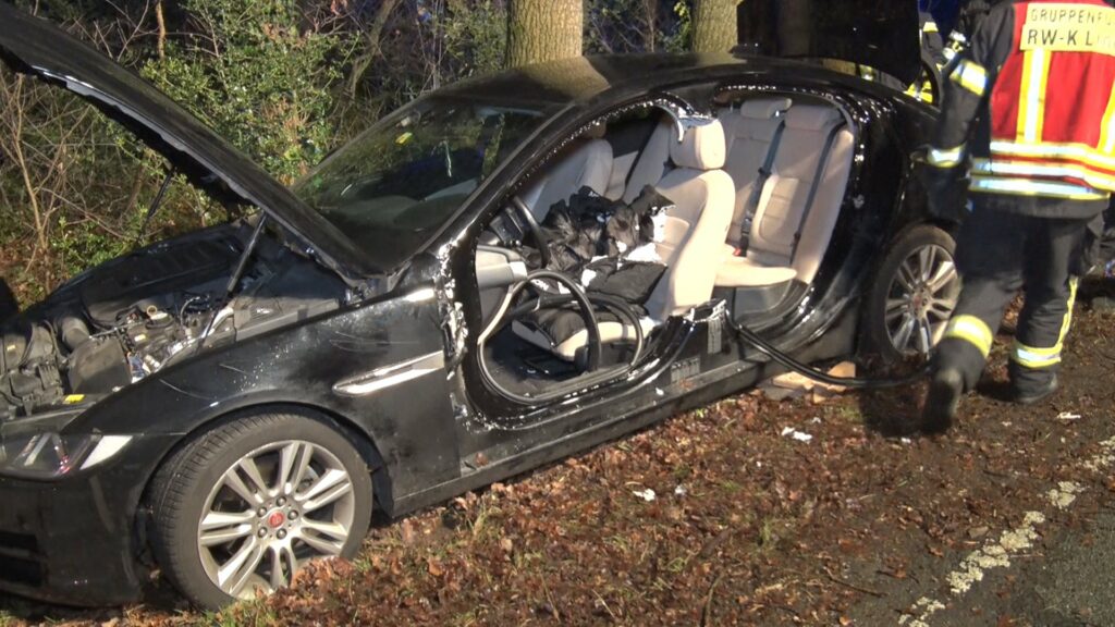 Drei Verletzte bei schwerem Unfall auf der Dalumer Straße