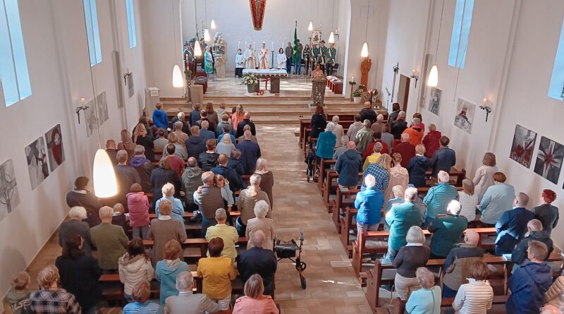 70 Jahre Heilig-Kreuz-Gemeinde in Stapelfeld: „Kirche von unten, so wie es sein soll“