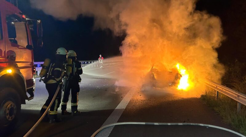 BMW brennt zwischen den Anschlussstellen Geeste und Twist