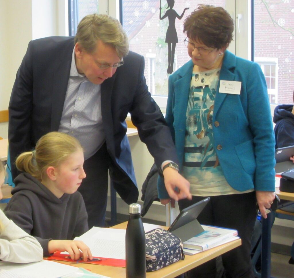 Mit der Umsetzung des DigitalPakts am Gymnasium Dörpen wurde der Unterricht auf ein neues Niveau gehoben. (Fotos: Landkreis Emsland)