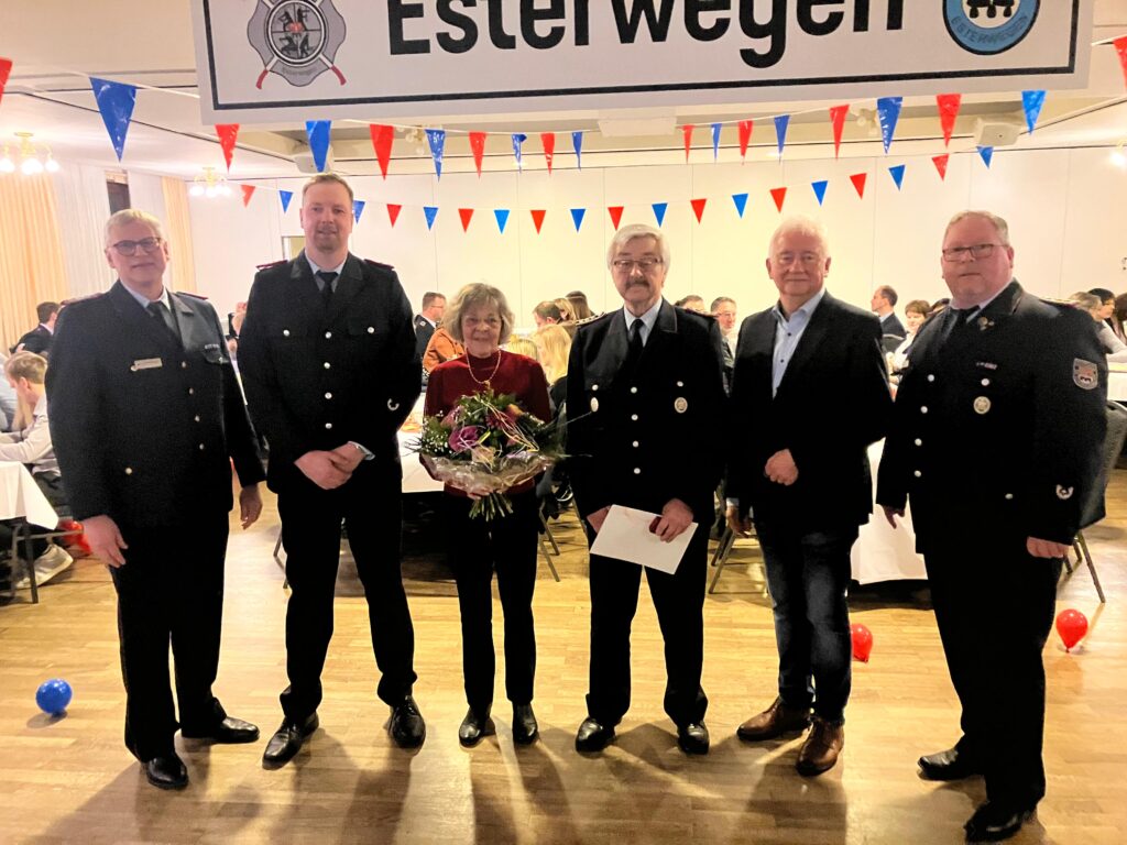 Winterfest der Freiwilligen Feuerwehr Esterwegen: Ehrungen und Beförderungen