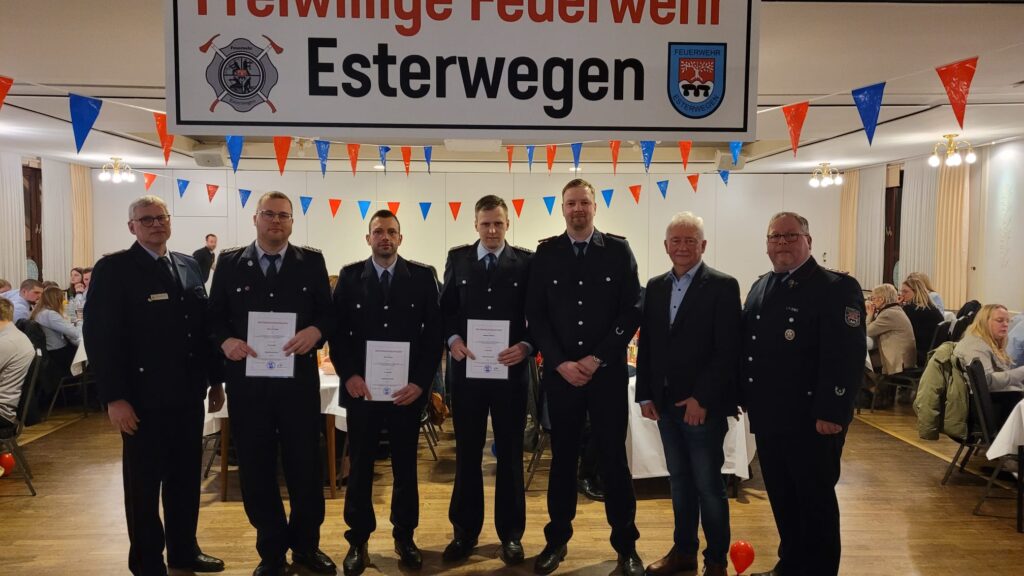 Winterfest der Freiwilligen Feuerwehr Esterwegen: Ehrungen und Beförderungen