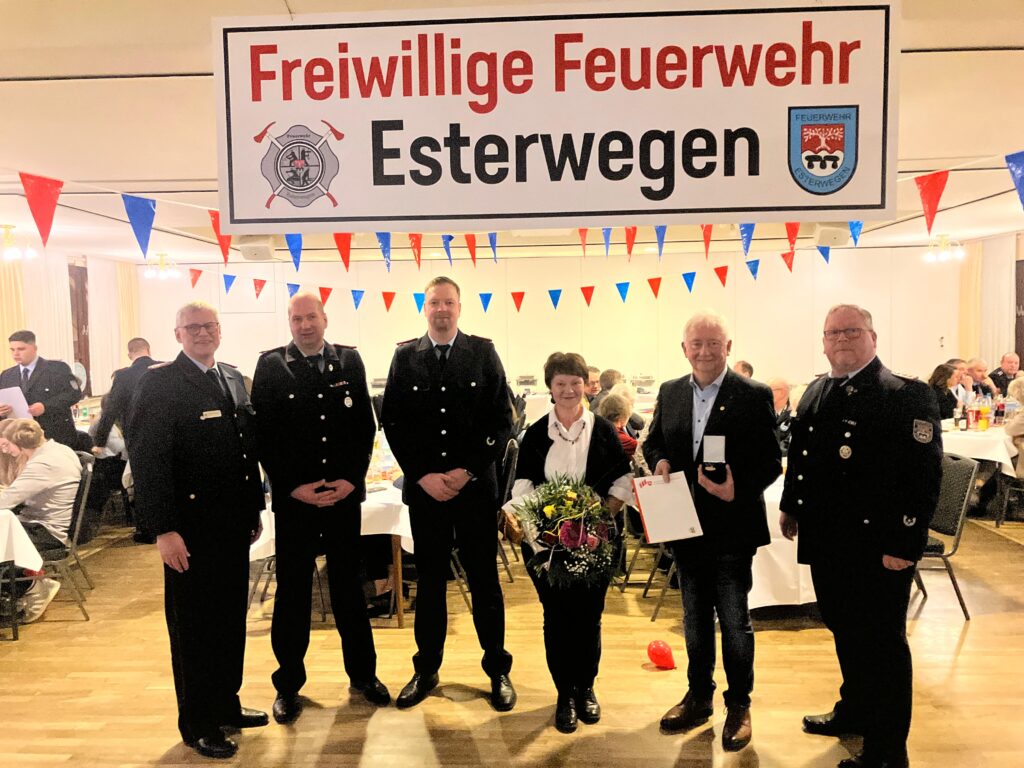 Winterfest der Freiwilligen Feuerwehr Esterwegen: Ehrungen und Beförderungen