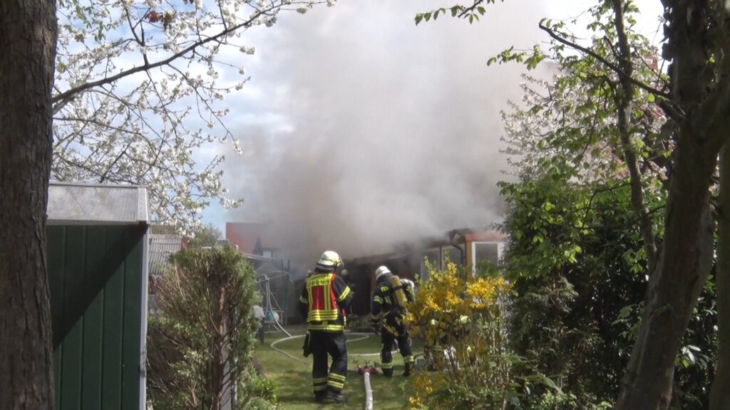 Feuerwehreinsatz in Lingen-Brögbern aufgrund von Schuppenbrand